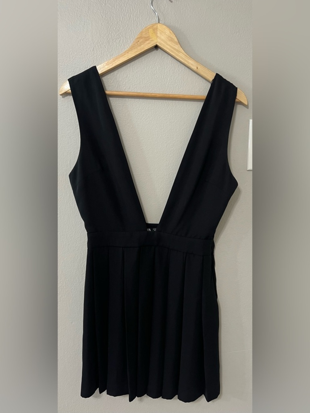 Zara Black Pleated Skater Dress Deep V Sleeveless Mini XS - Picture 5 of 12
